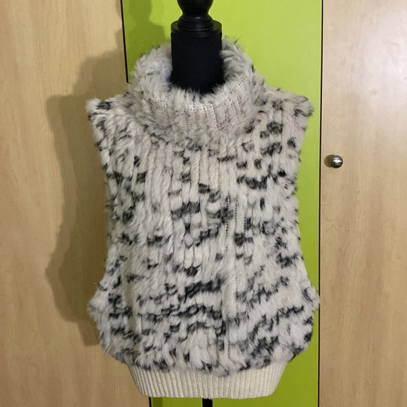 Neiman Marcus Real Fur Pullover Vest - Picture 3 of 13